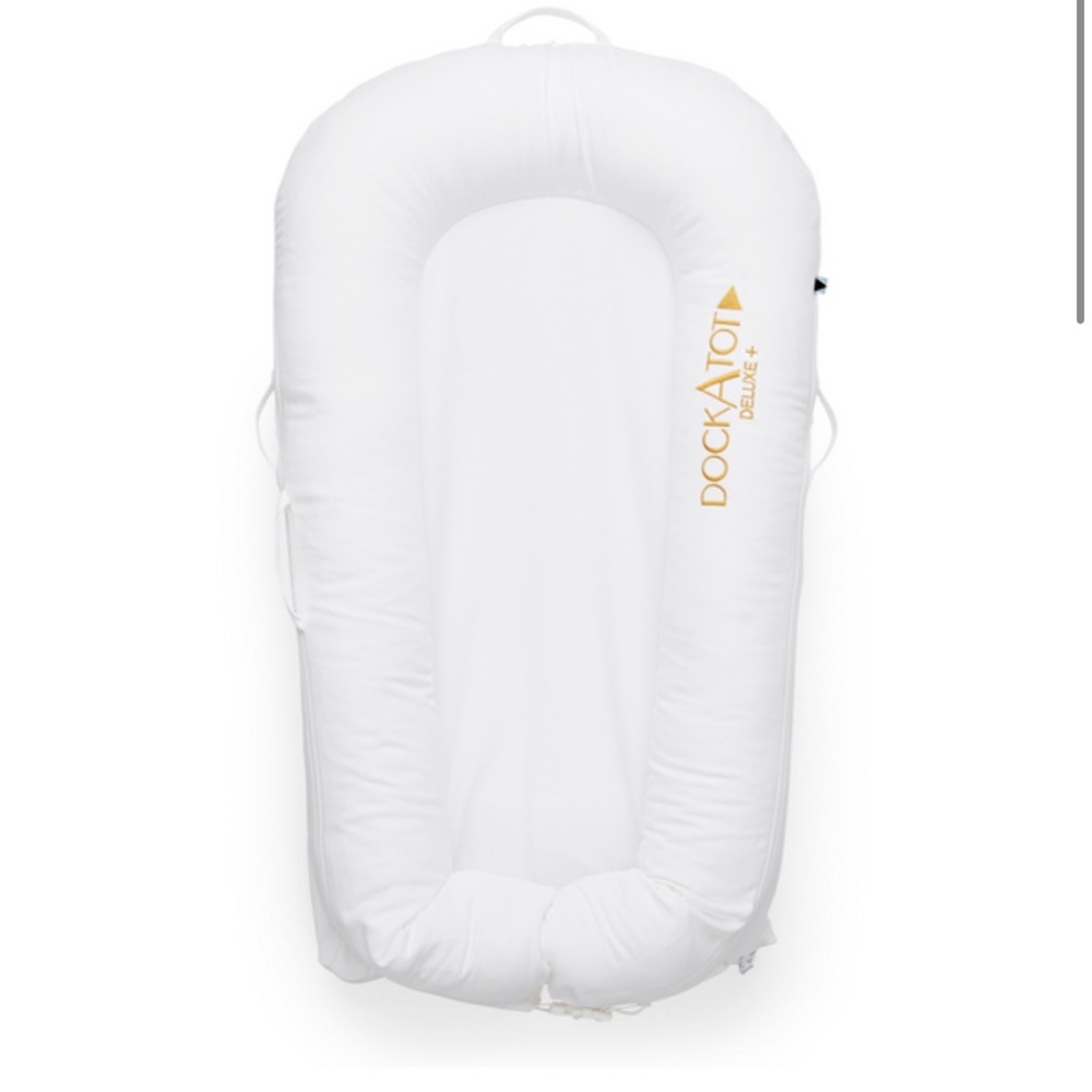 ESCRIPTION

The DockATot Deluxe+ dock is an award-winning multifunctional